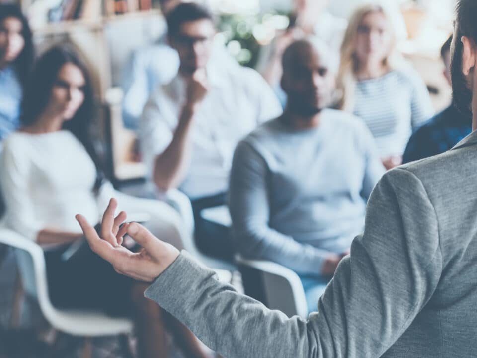 réunion d'un manager avec ses collaborateurs