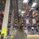 racks au sein d'une plateforme logistique