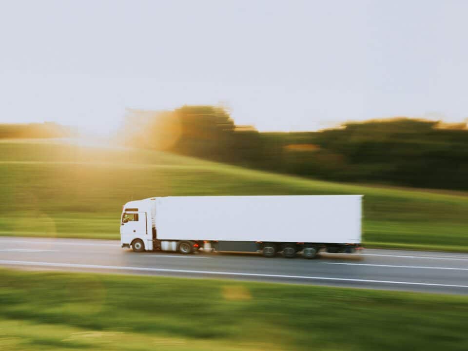 Découvrez comment la logistique circulaire transforme l’économie circulaire : un modèle responsable, humain et durable, au cœur de la transition écologique.